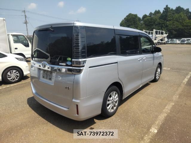 Toyota VOXY 2018-07 8328198-4