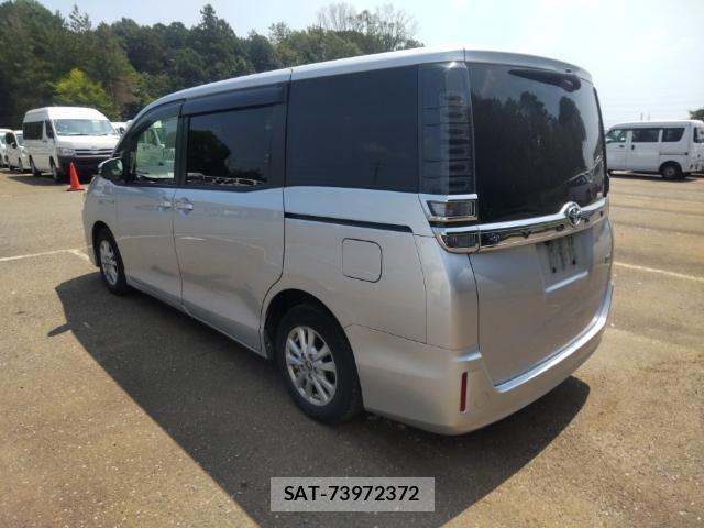 Toyota VOXY 2018-07 8328198-5