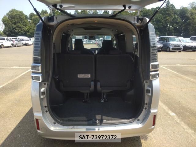 Toyota VOXY 2018-07 8328198-7