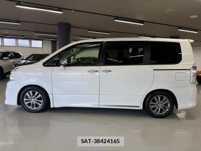 Toyota VOXY 2012-02 8278125-10