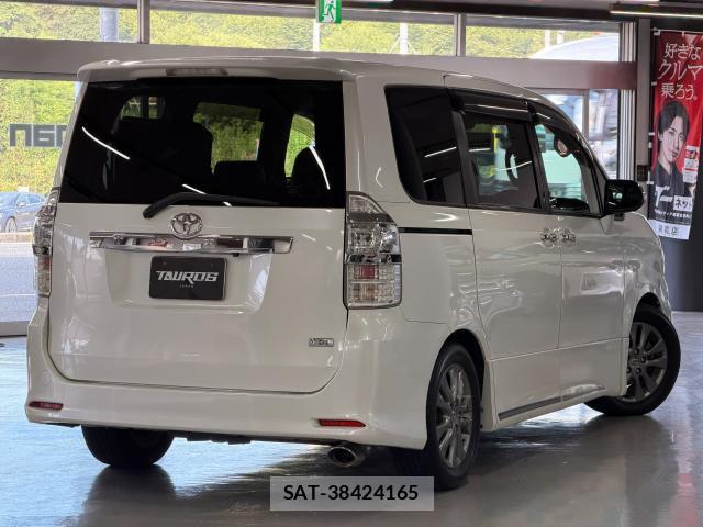 Toyota VOXY 2012-02 8278125-13
