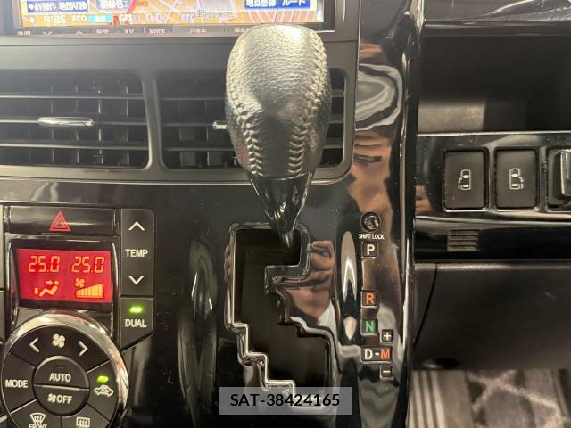 Toyota VOXY 2012-02 8278125-15