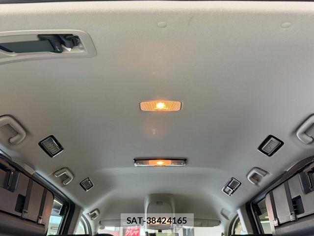 Toyota VOXY 2012-02 8278125-16