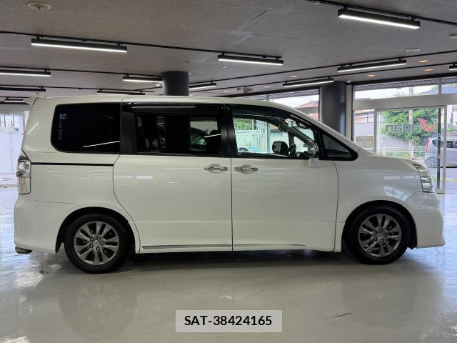 Toyota VOXY 2012-02 8278125-3