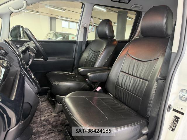 Toyota VOXY 2012-02 8278125-5