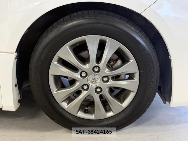 Toyota VOXY 2012-02 8278125-8