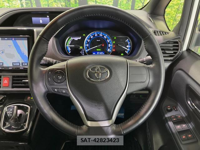 Toyota VOXY 2016-11 8328521-10
