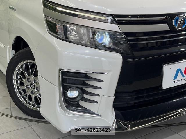 Toyota VOXY 2016-11 8328521-11