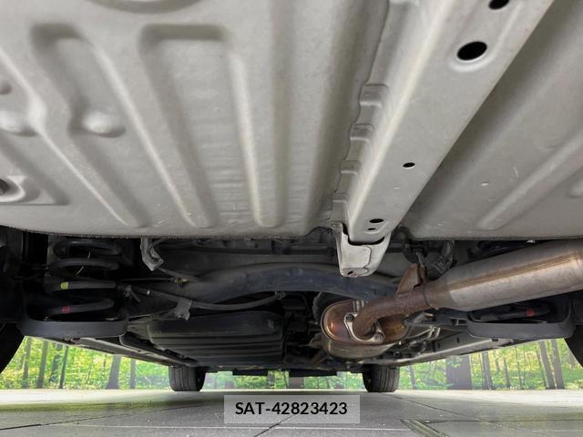 Toyota VOXY 2016-11 8328521-18