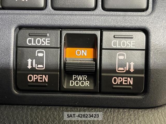 Toyota VOXY 2016-11 8328521-5
