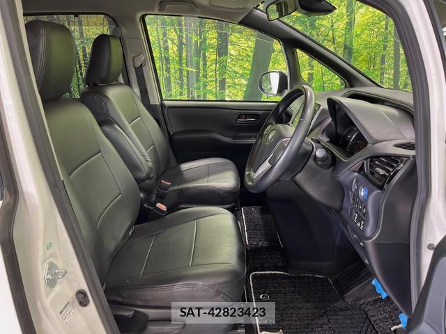 Toyota VOXY 2016-11 8328521-6