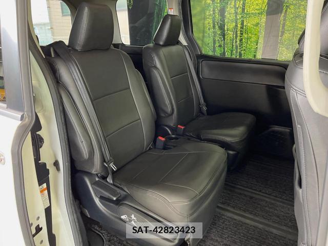 Toyota VOXY 2016-11 8328521-7