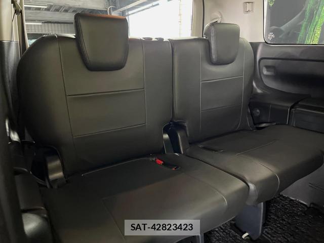 Toyota VOXY 2016-11 8328521-8