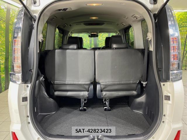 Toyota VOXY 2016-11 8328521-9