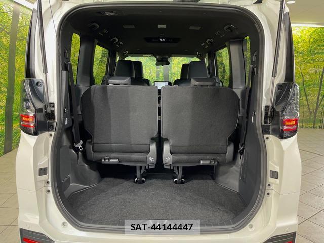 Toyota VOXY 2025-07 8328527-11