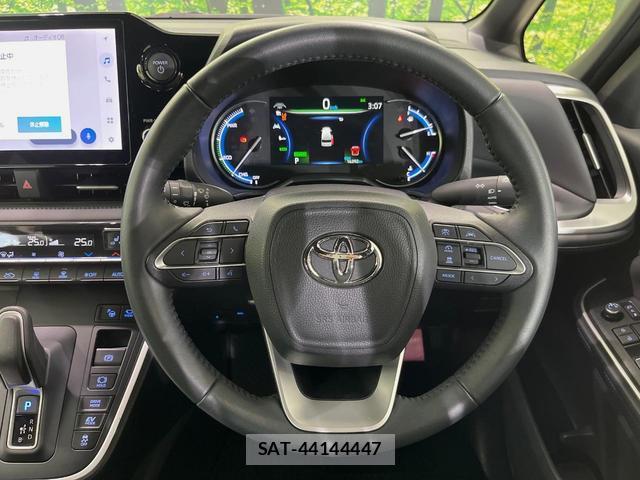 Toyota VOXY 2025-07 8328527-12