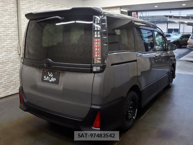 Toyota VOXY 2014-05 8328682-15