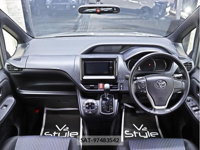 Toyota VOXY 2014-05 8328682-18