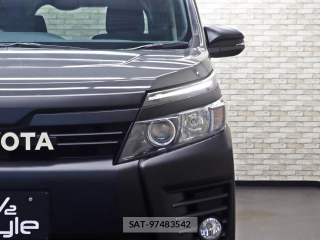 Toyota VOXY 2014-05 8328682-7