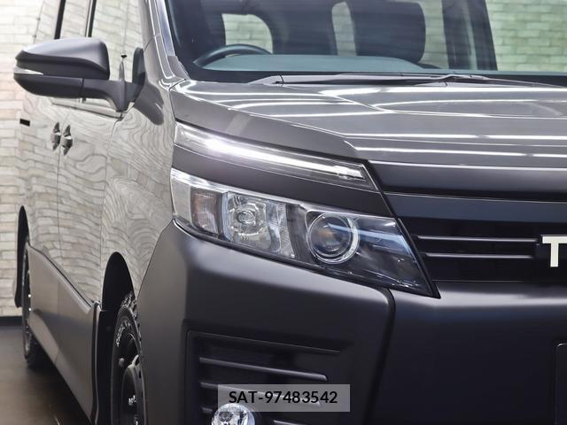 Toyota VOXY 2014-05 8328682-8