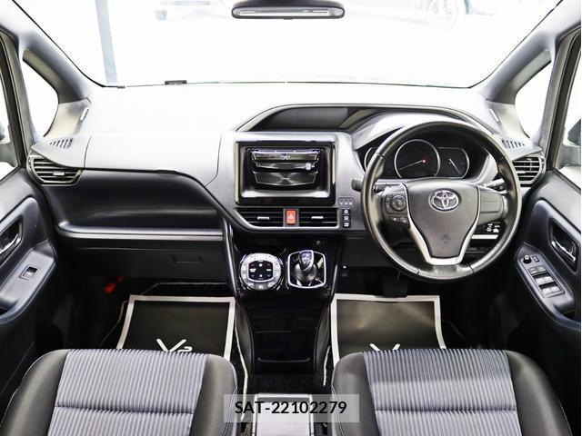 Toyota VOXY 2017-06 8328687-17