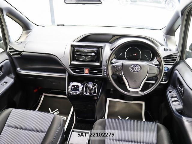 Toyota VOXY 2017-06 8328687-18