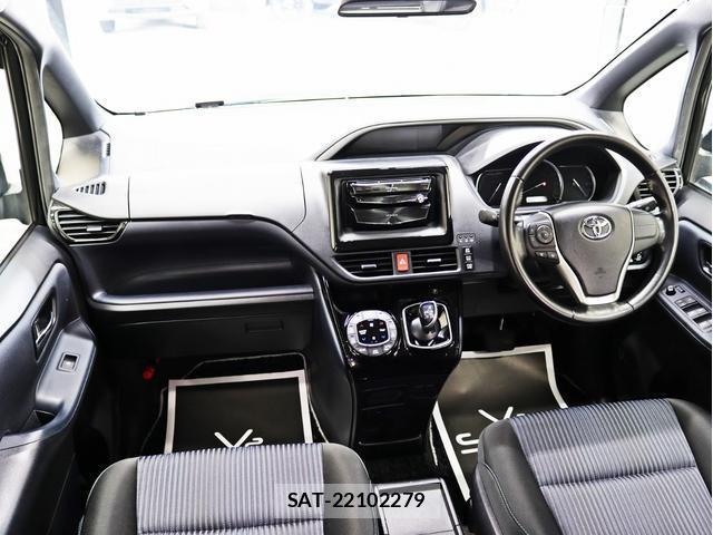 Toyota VOXY 2017-06 8328687-19