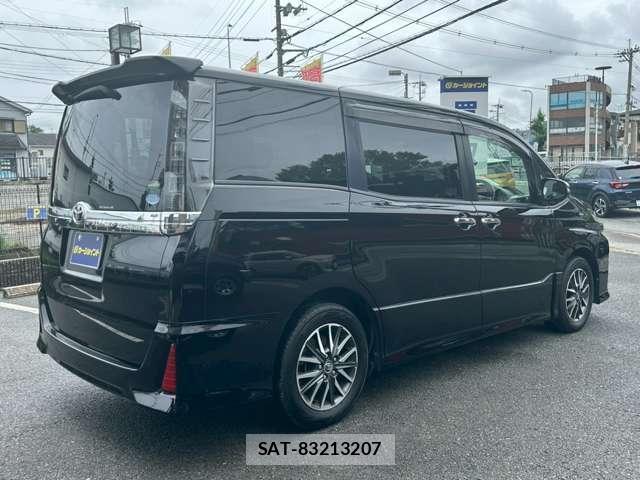 Toyota VOXY 2017-06 8328737-1