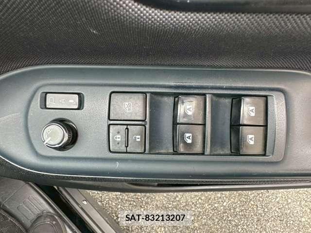 Toyota VOXY 2017-06 8328737-12