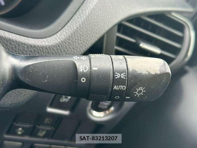 Toyota VOXY 2017-06 8328737-15
