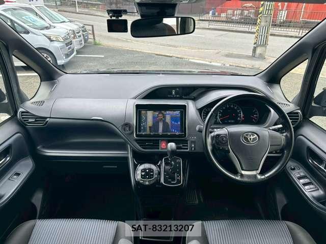 Toyota VOXY 2017-06 8328737-2