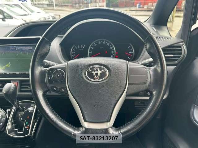 Toyota VOXY 2017-06 8328737-3