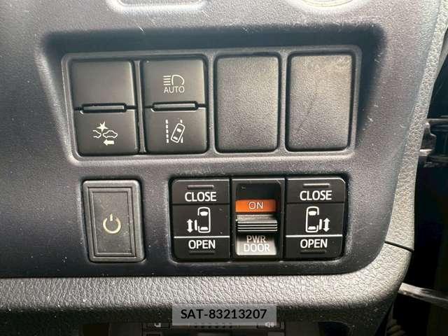 Toyota VOXY 2017-06 8328737-7