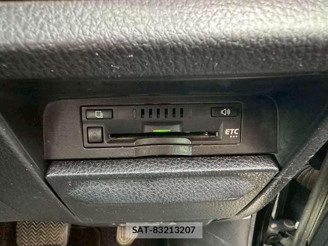 Toyota VOXY 2017-06 8328737-8