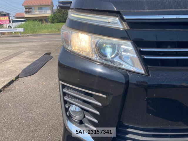 Toyota VOXY 2015-11 8328783-10