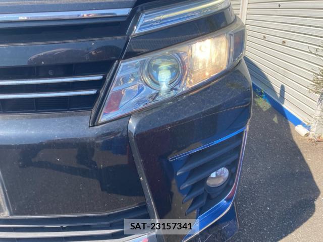 Toyota VOXY 2015-11 8328783-11
