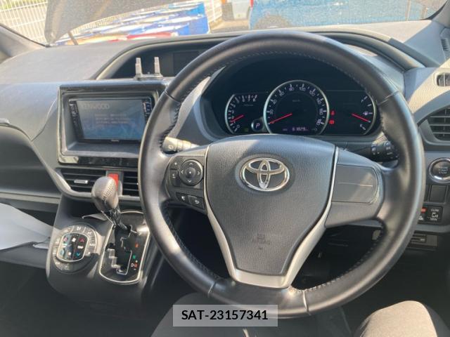 Toyota VOXY 2015-11 8328783-15