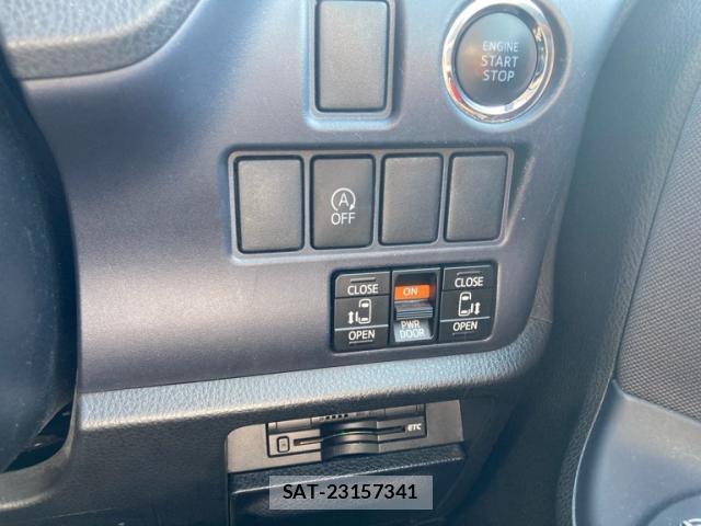Toyota VOXY 2015-11 8328783-16