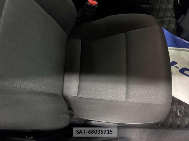 Toyota VOXY 2024-02 8328818-5