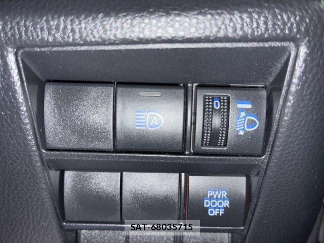 Toyota VOXY 2024-02 8328818-7