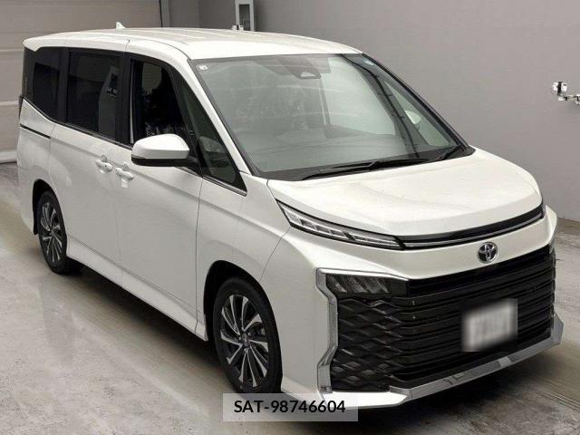 Toyota VOXY 2026-04 8328821-12