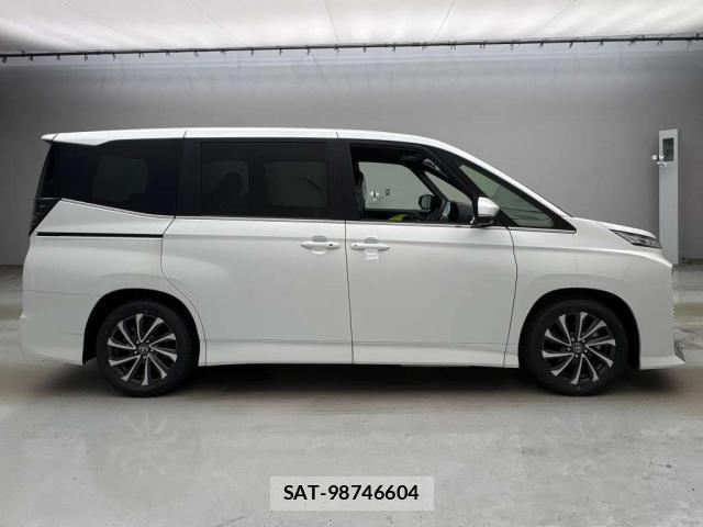Toyota VOXY 2026-04 8328821-14