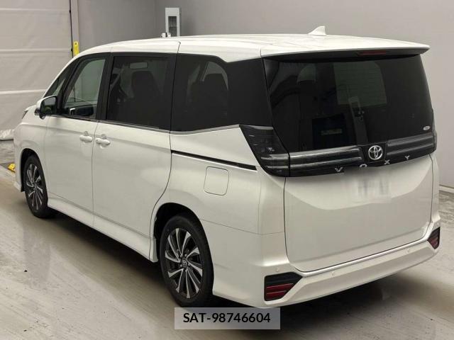 Toyota VOXY 2026-04 8328821-15