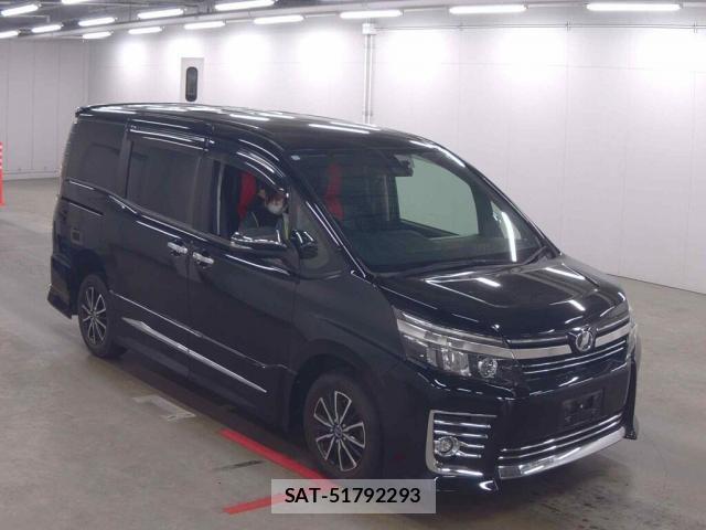 Toyota VOXY 2017-05 8328826-0