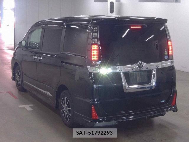 Toyota VOXY 2017-05 8328826-1