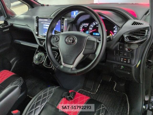 Toyota VOXY 2017-05 8328826-2