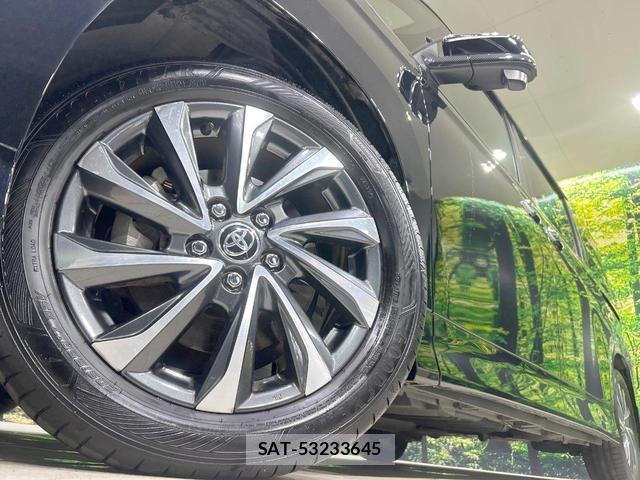 Toyota VOXY 2023-05 8329041-13