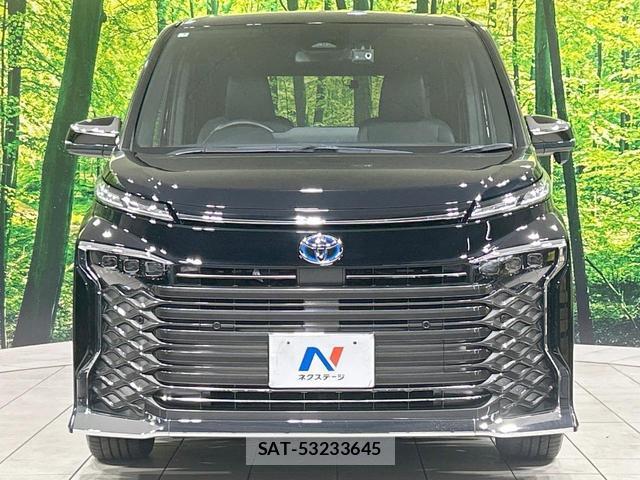 Toyota VOXY 2023-05 8329041-14