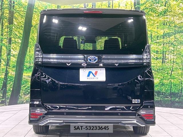 Toyota VOXY 2023-05 8329041-15