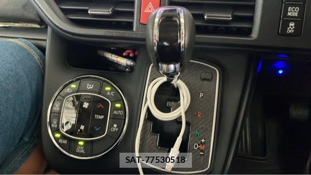 Toyota VOXY 2016-03 8329257-14